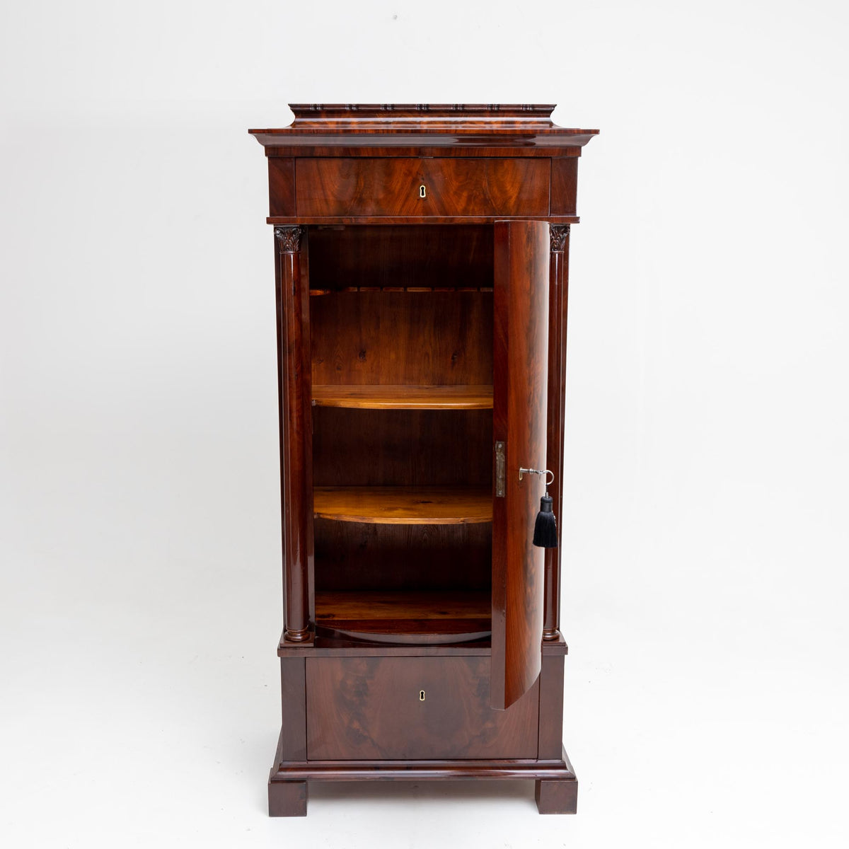 Biedermeier Pfeilerschrank, 1. Hälfte 19. Jahrhundert