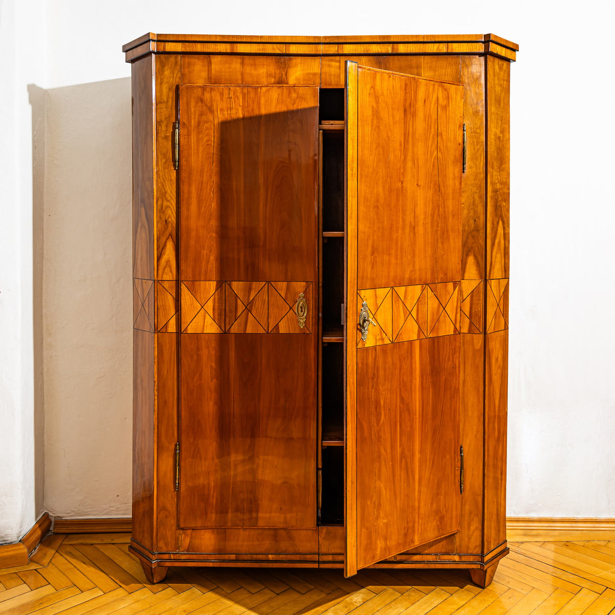 Biedermeier Schrank in Kirsche, Anfang 19. Jahrhundert