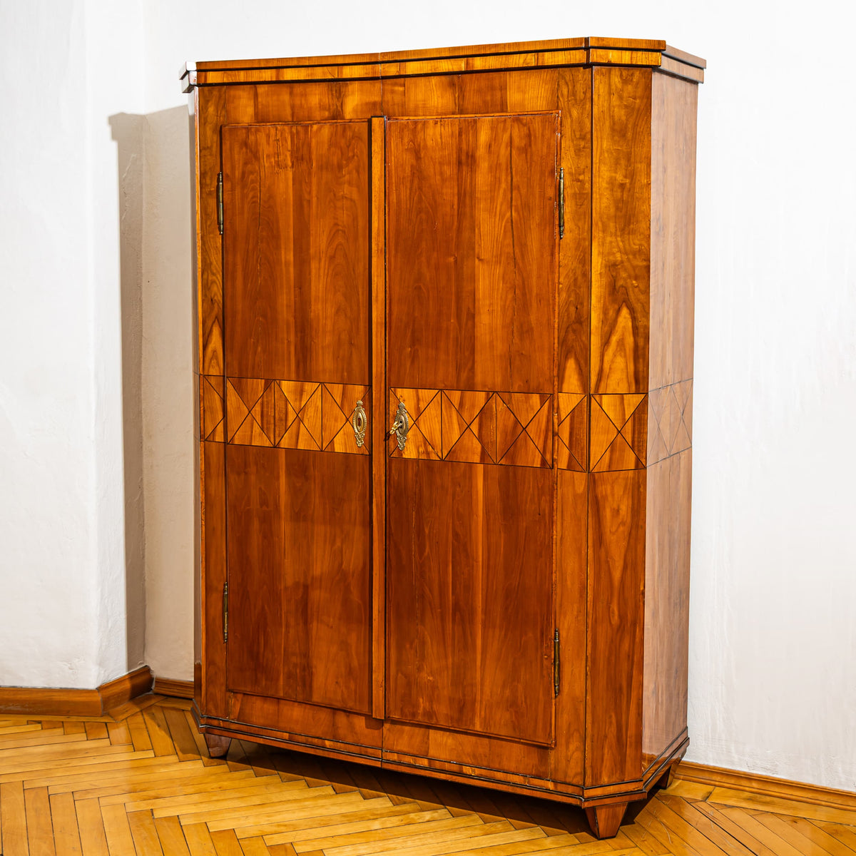 Biedermeier Schrank in Kirsche, Anfang 19. Jahrhundert