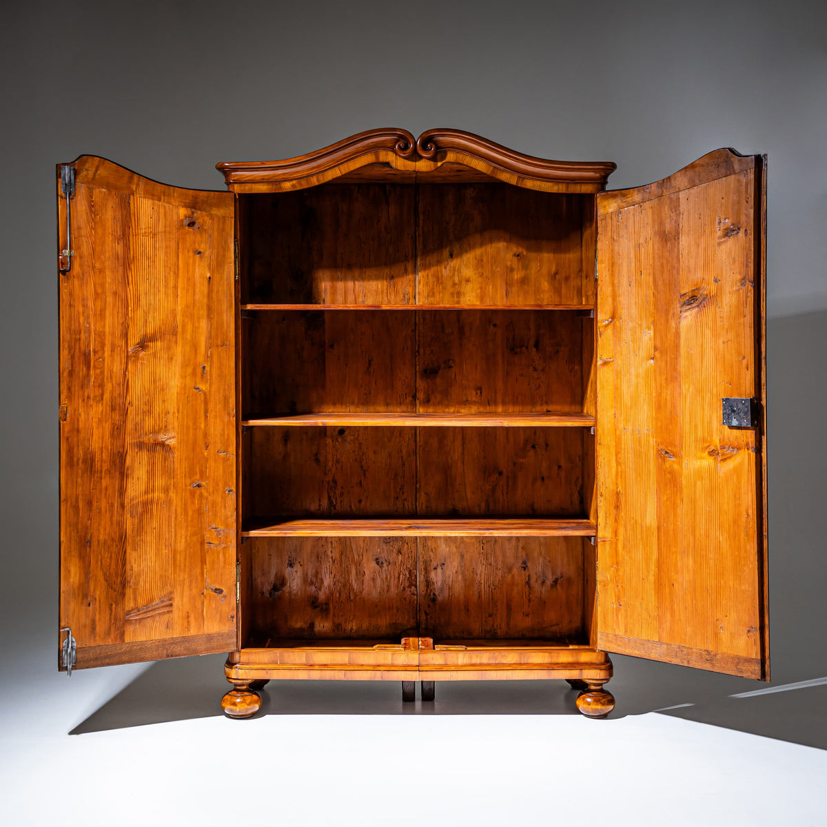 Josephinischer Schrank, Österreich, 1790–1800