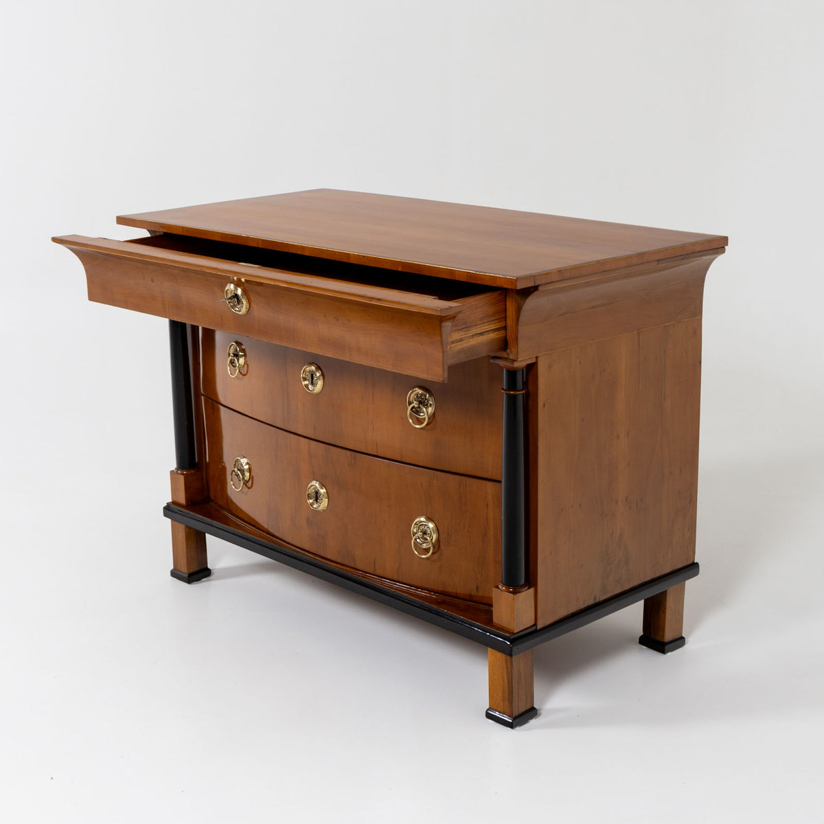 Biedermeier Kommode mit ebonisierten Säulen, um 1820