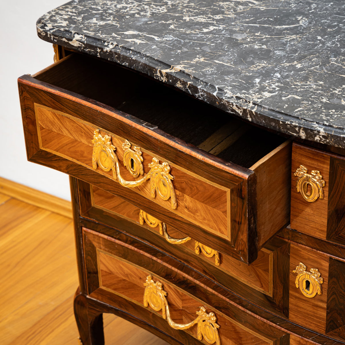 Transition-Kommode, Frankreich, 2. Hälfte 18. Jahrhundert