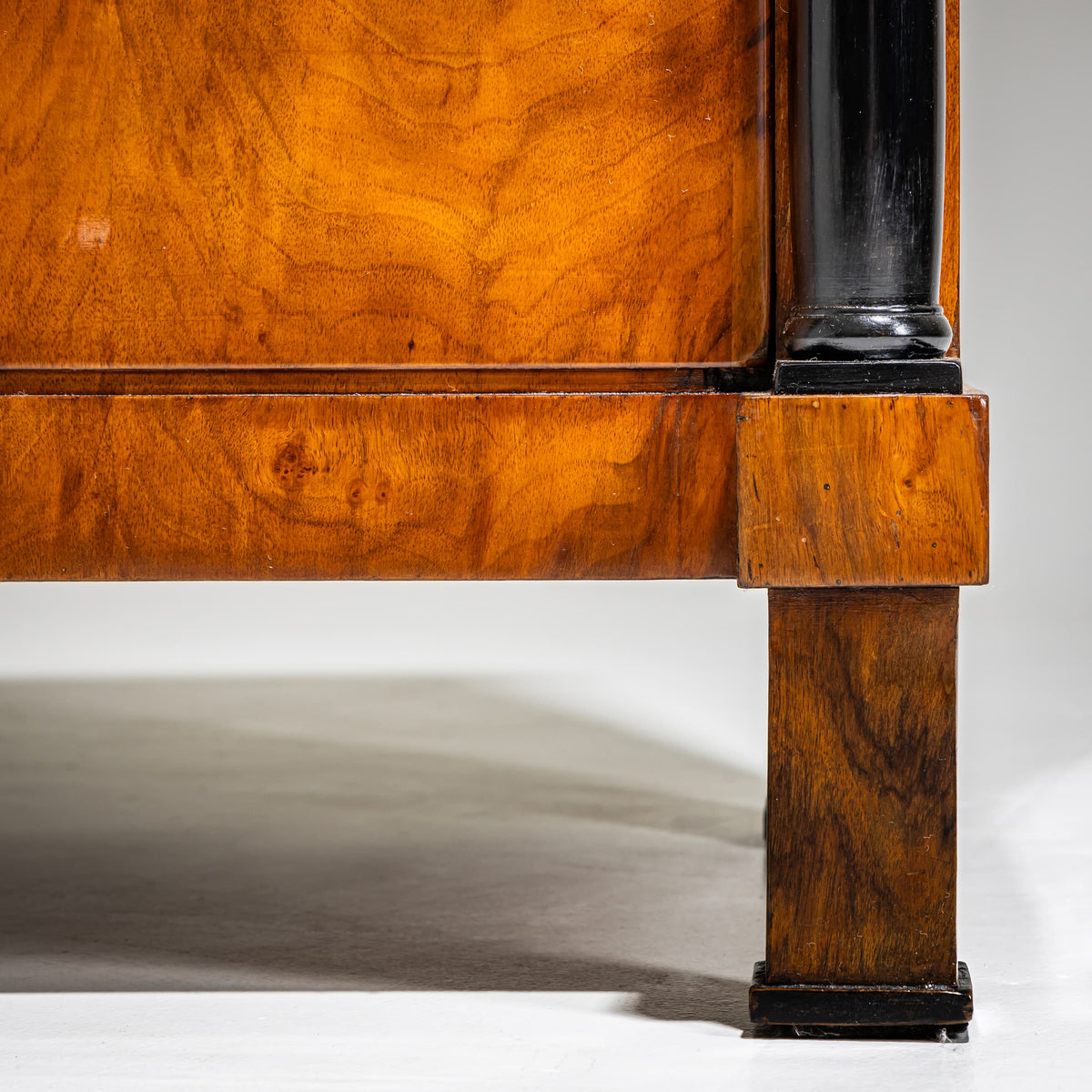 Biedermeier Chest of Drawers in Walnut, German, circa 1820