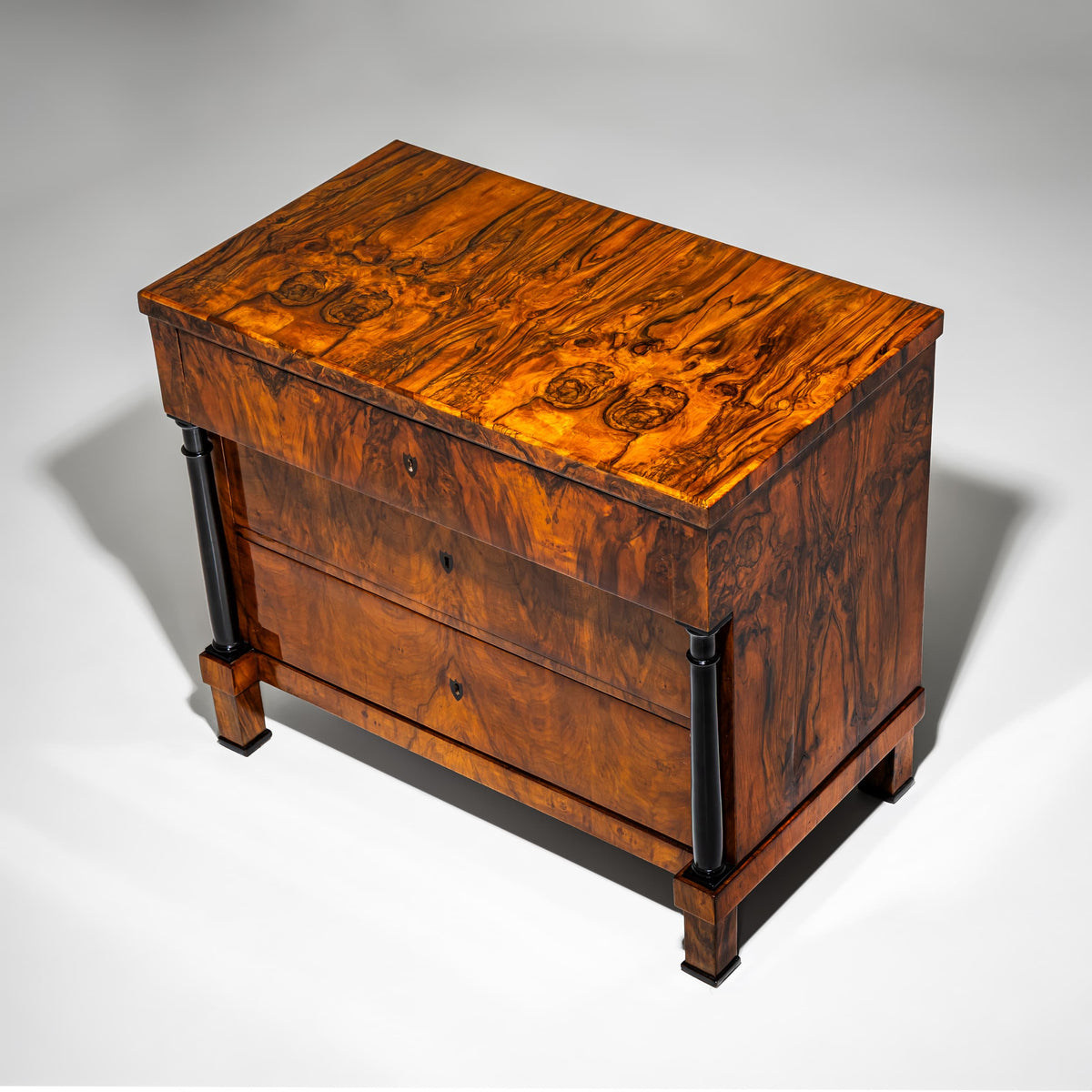Biedermeier Chest of Drawers in Walnut, German, circa 1820