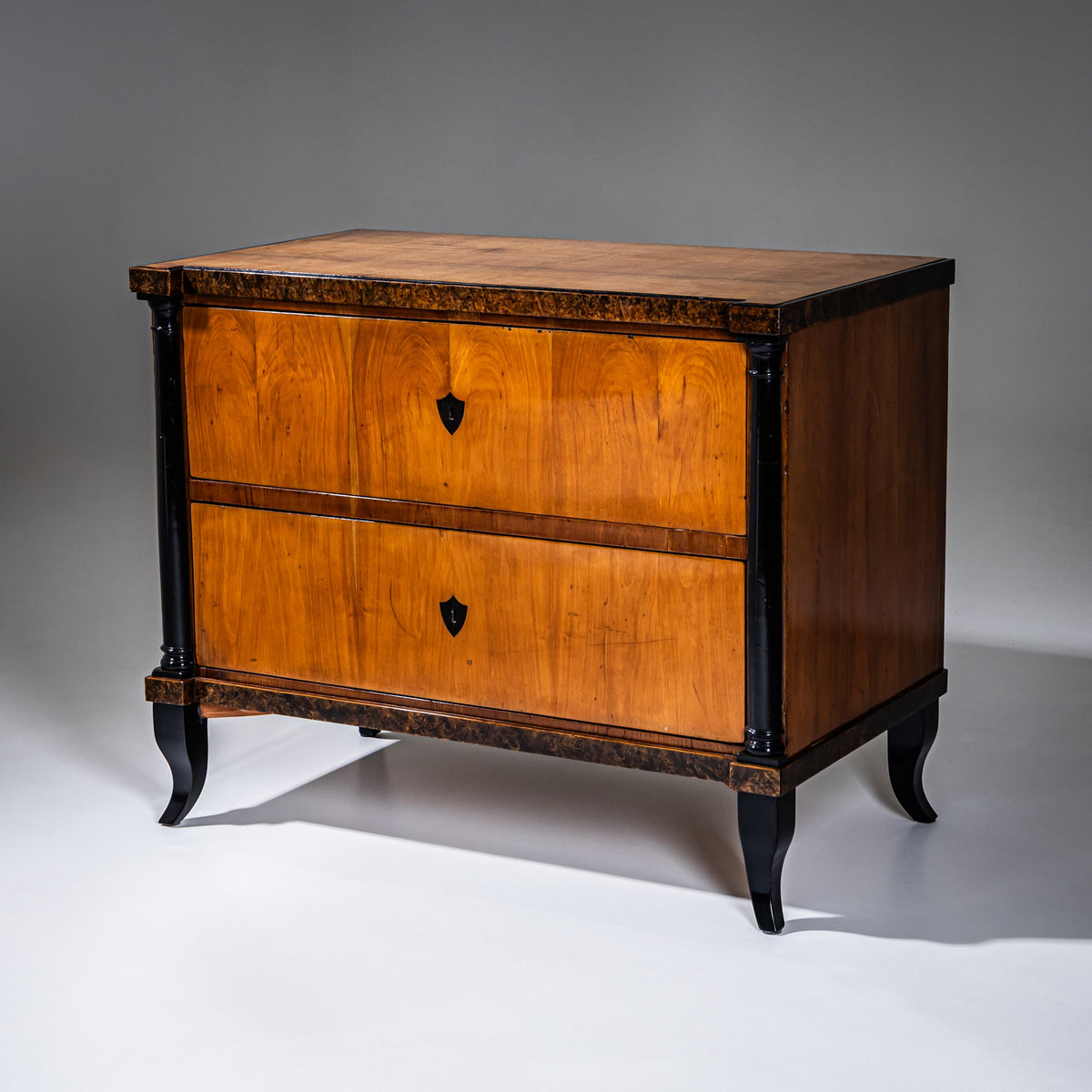 Biedermeier Chest of Drawers with Burl Veneer, Southern Germany, circa 1820