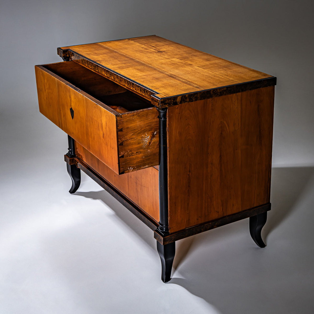 Biedermeier Chest of Drawers with Burl Veneer, Southern Germany, circa 1820