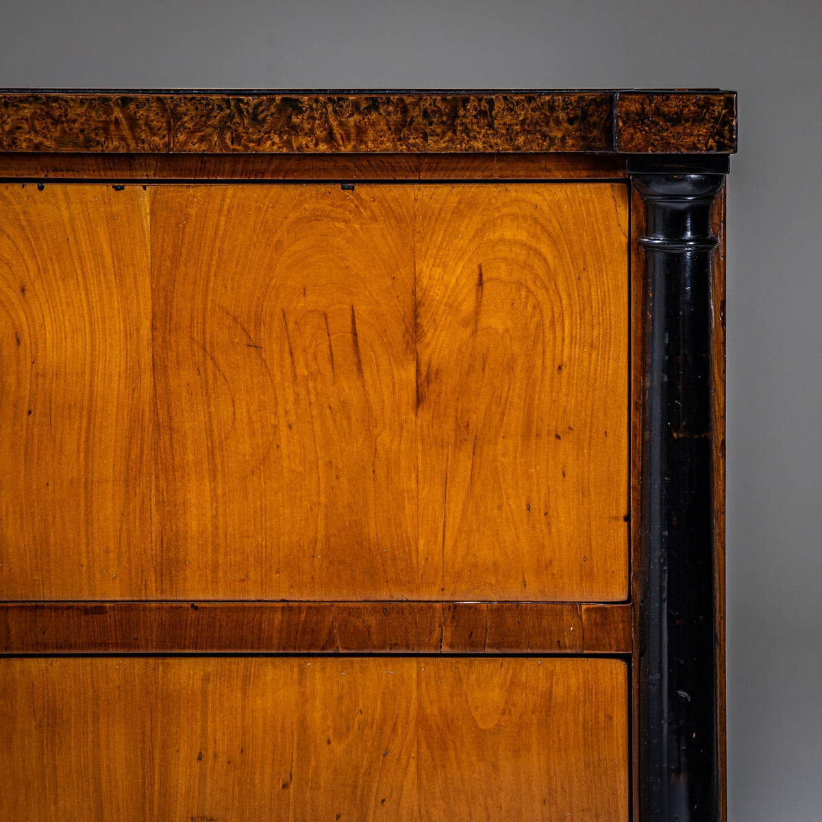 Biedermeier Chest of Drawers with Burl Veneer, Southern Germany, circa 1820