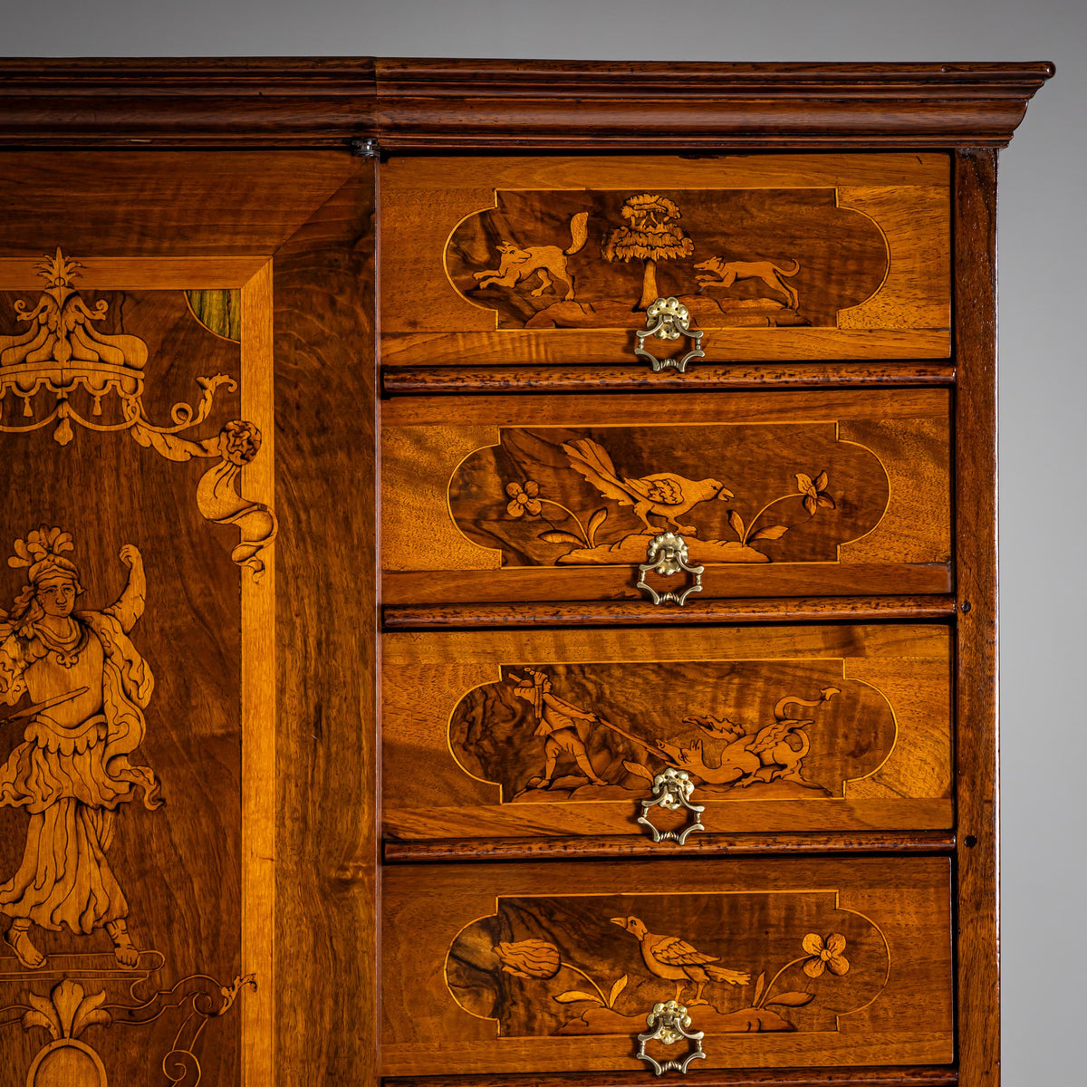 Barocksekretär à trois corps in Nussbaum, Mitte 18. Jahrhundert