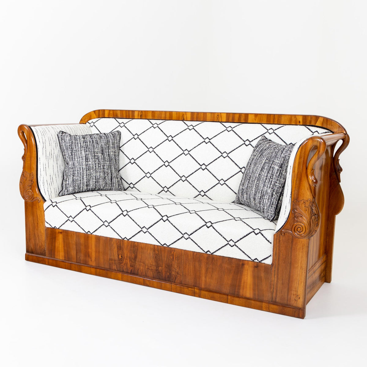 Biedermeier Sofa veneered in Walnut, Germany circa 1830