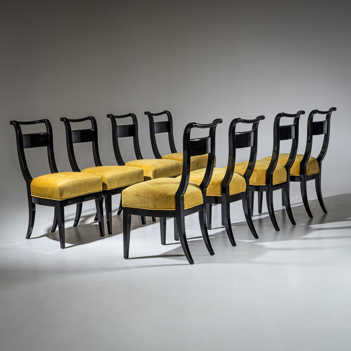 Acht Biedermeier Esszimmerstühle, Anfang 19. Jahrhundert