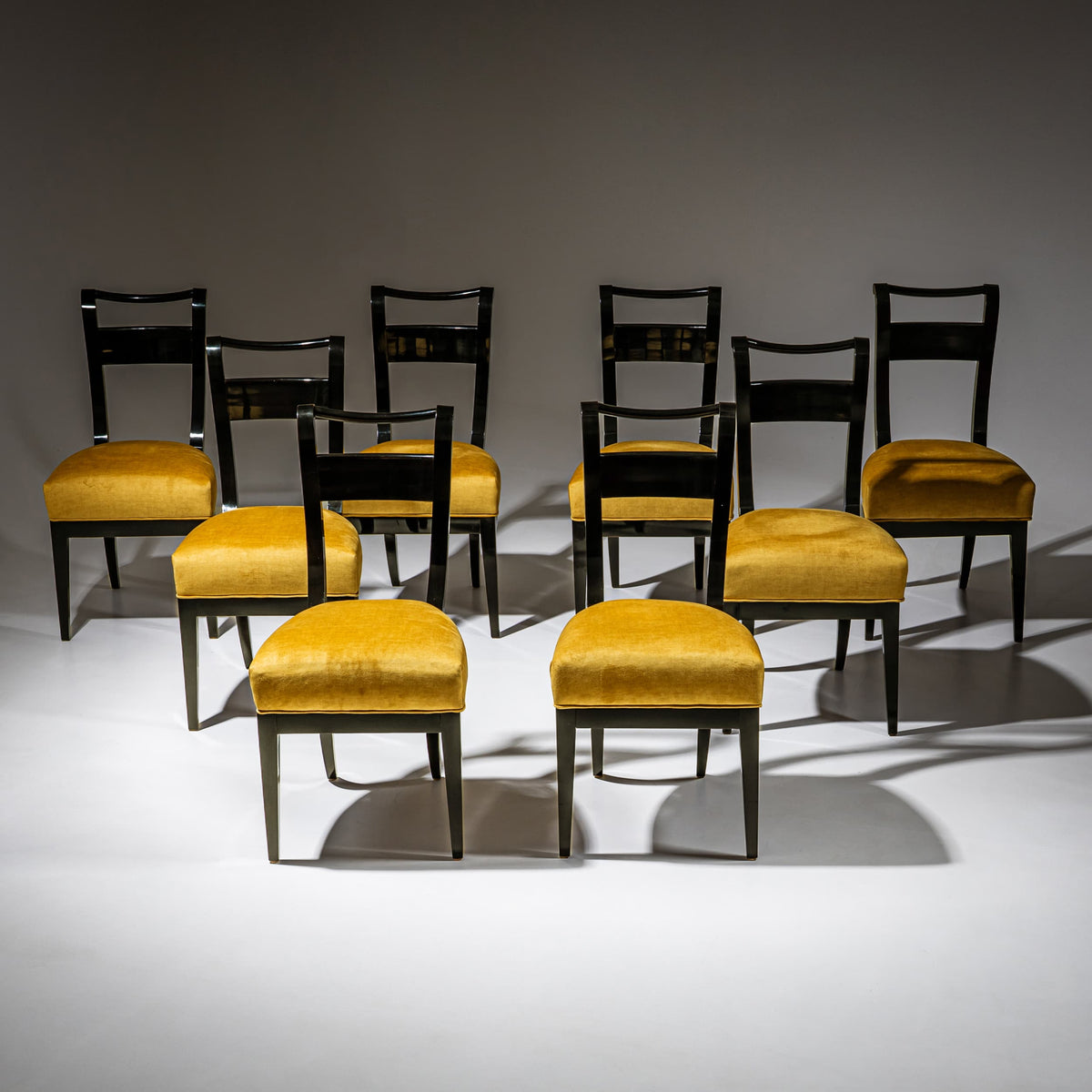 Acht Biedermeier Esszimmerstühle, Anfang 19. Jahrhundert