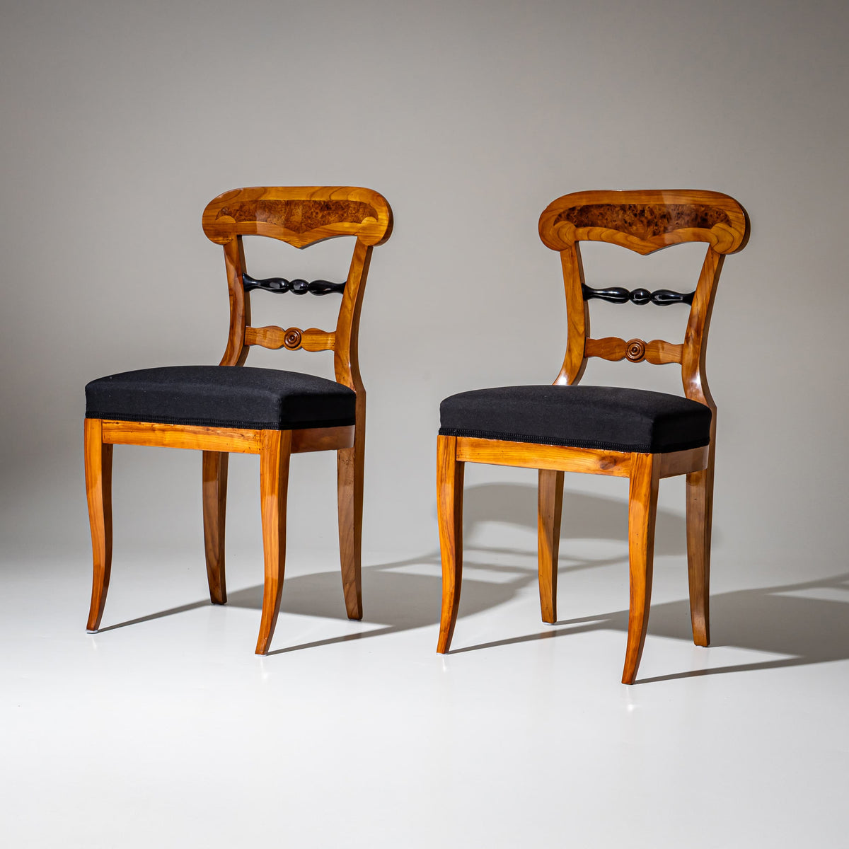 Paar Biedermeier Schaufelstühle, um 1830