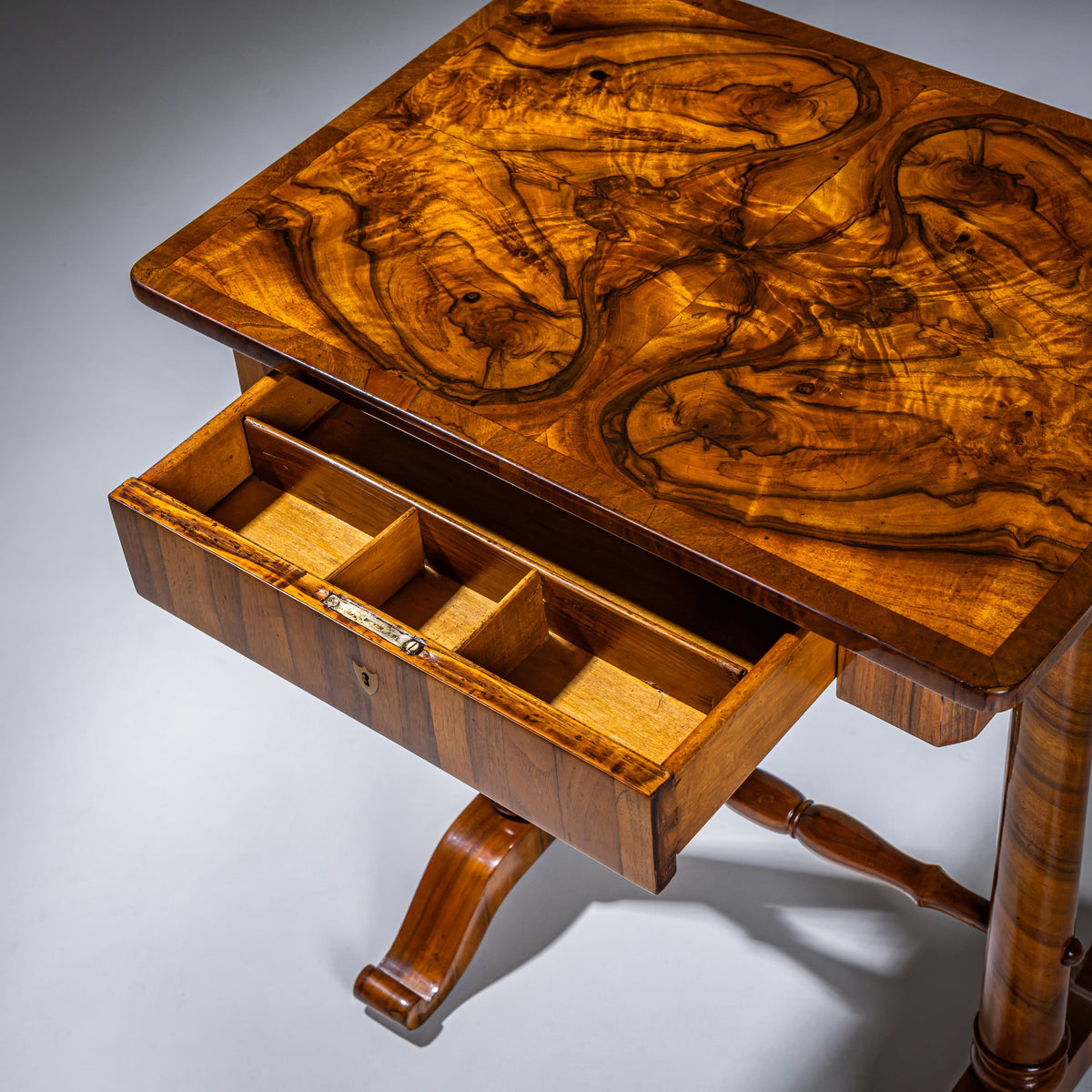 Biedermeier Nähtisch, um 1830–1840