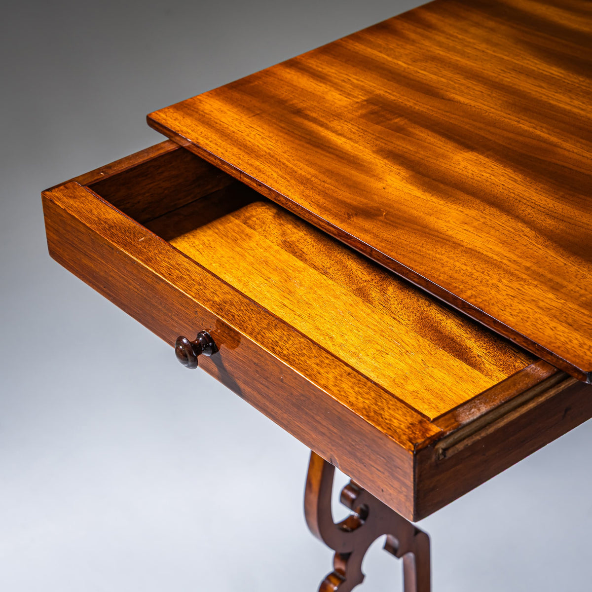 Biedermeier Beistelltisch, um 1840