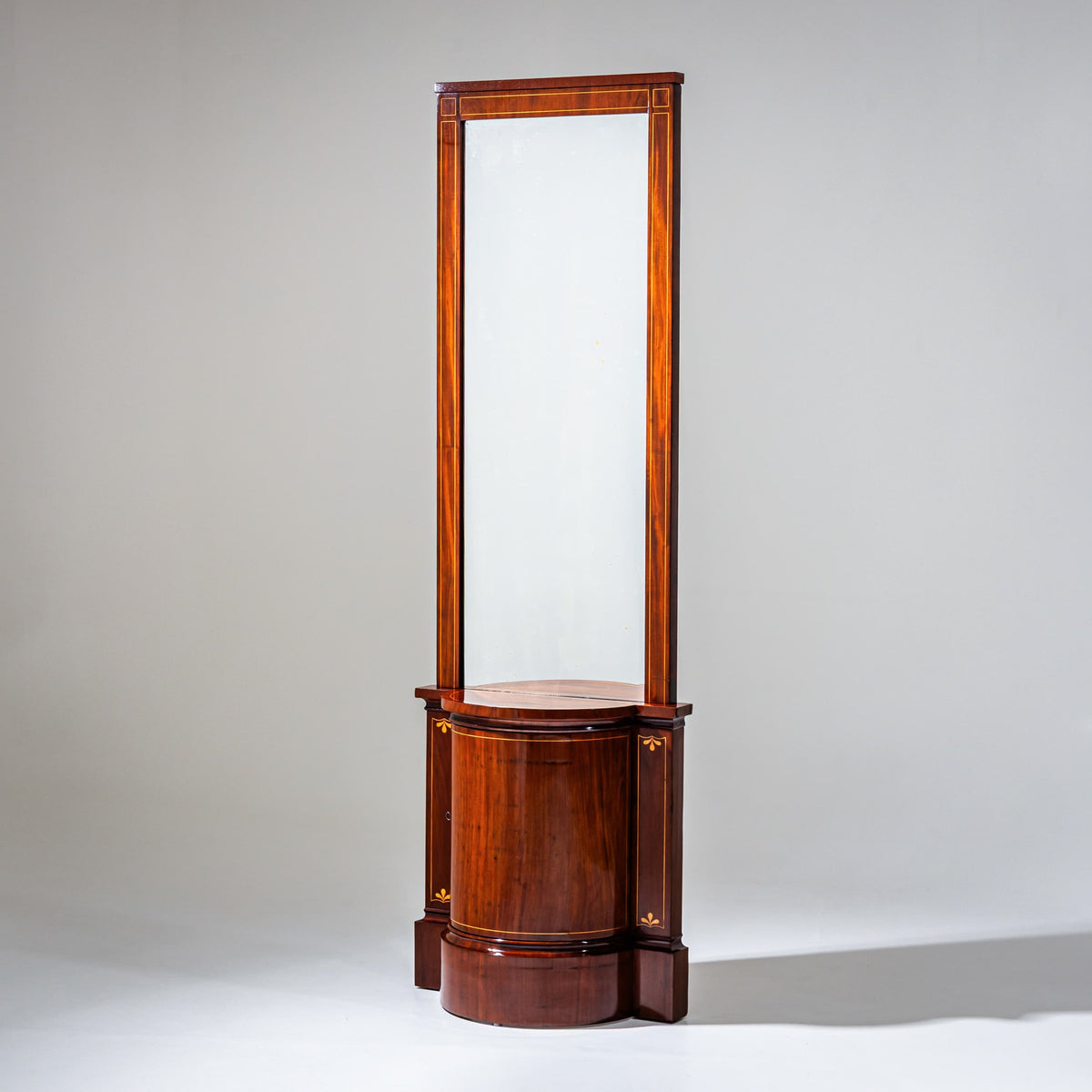 Biedermeier Wandkonsole mit Pfeilerspiegel in Mahagoni, Norddeutschland, um 1830