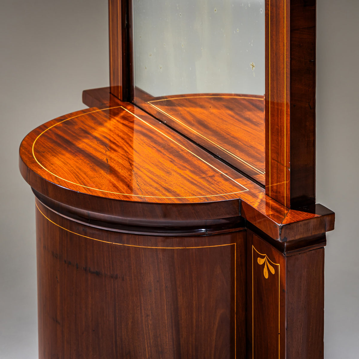 Biedermeier Wandkonsole mit Pfeilerspiegel in Mahagoni, Norddeutschland, um 1830