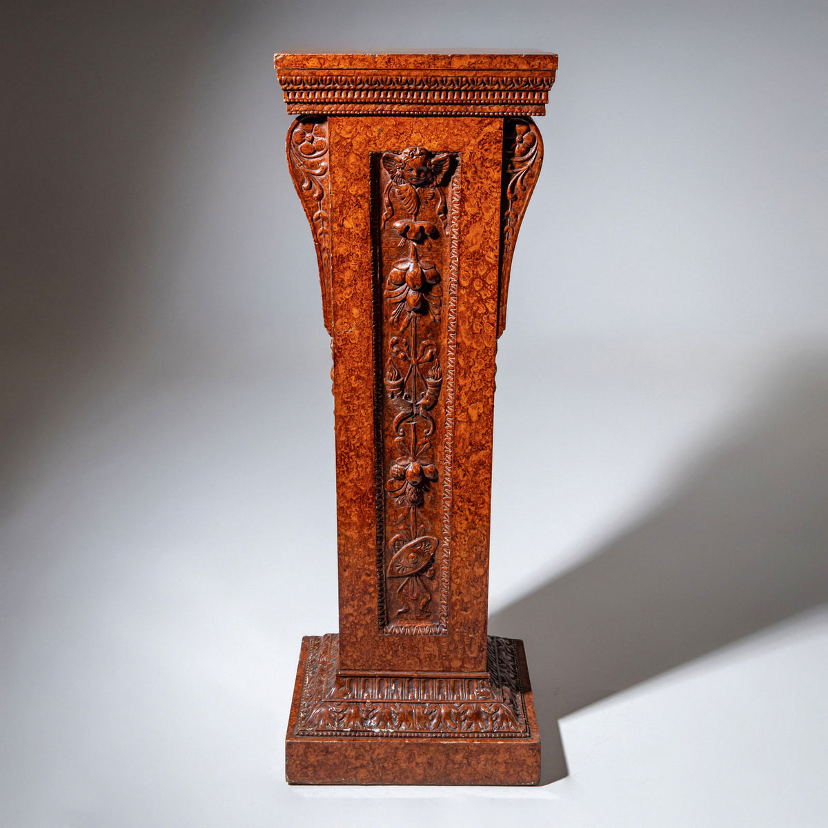 Podest in Scagliola Technik, 2. Hälfte 19. Jahrhundert