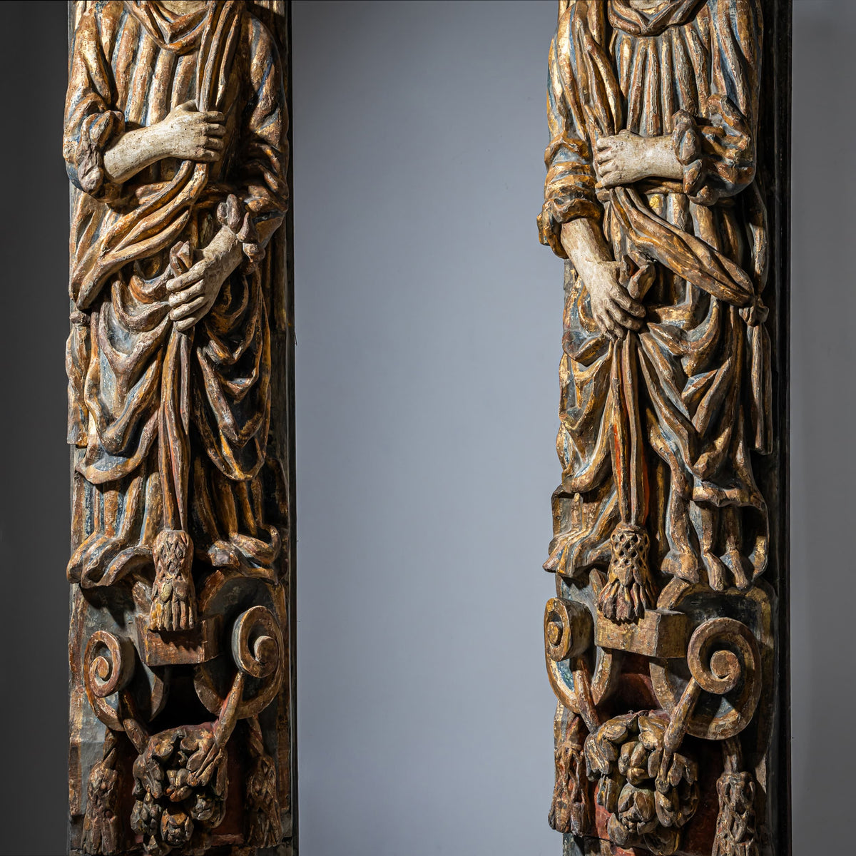 Paar bemalte Pilaster-Engel, wohl Italien, 17. Jahrhundert