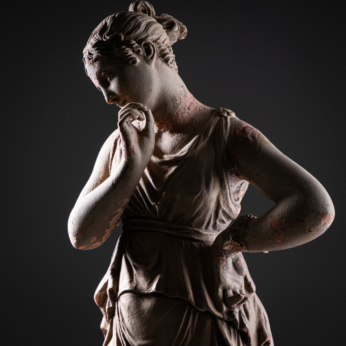 Terrakotta Tänzerin mit Finger am Kinn nach Antonio Canova, 19. Jahrhundert