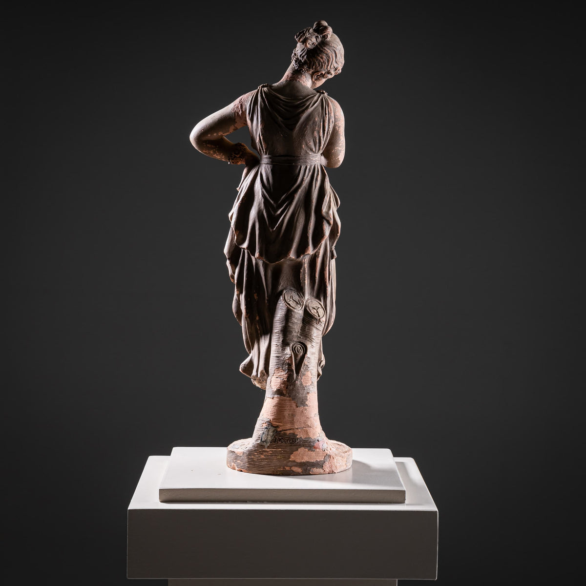 Terrakotta Tänzerin mit Finger am Kinn nach Antonio Canova, 19. Jahrhundert