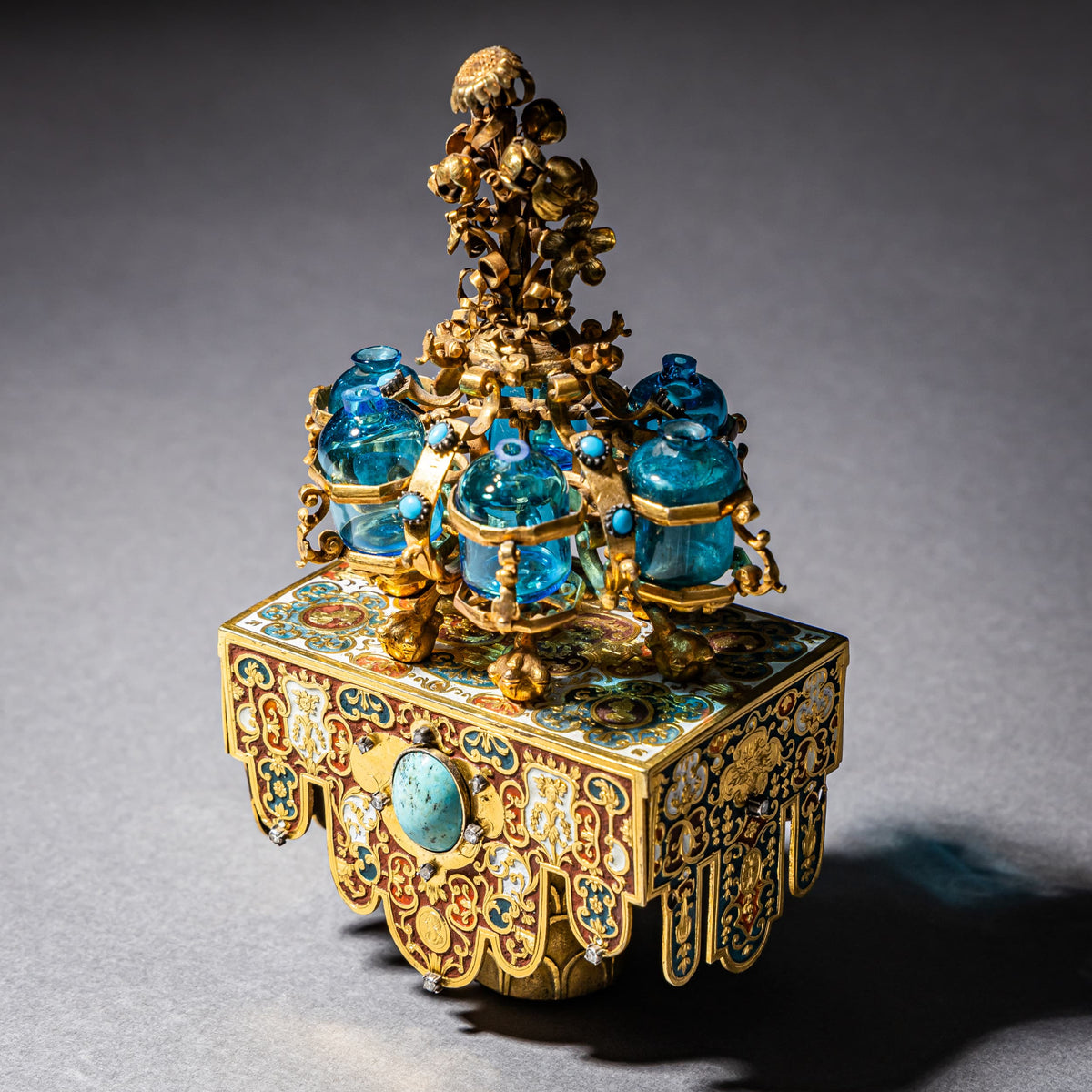 Sänfte mit Parfumflakons, Goldschmiedearbeit in der Art von Johann Melchior Dinglinger, wohl Sachsen, um 1700