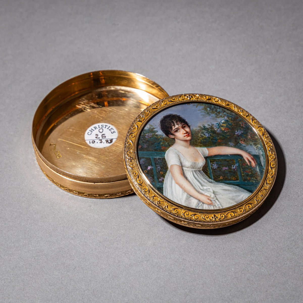 Runde Deckeldose mit Porträtminiatur, Paris, um 1790/1800