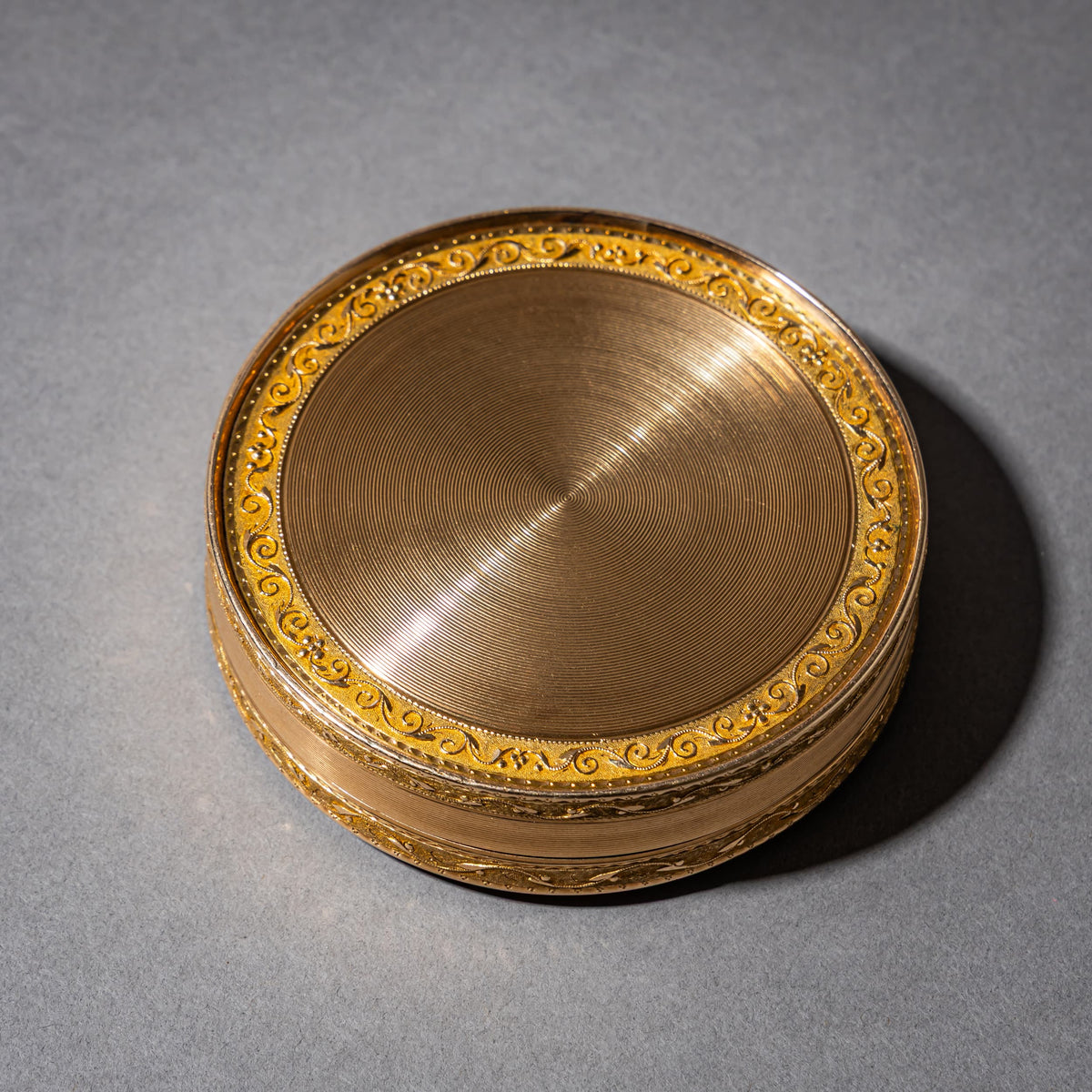 Runde Deckeldose mit Porträtminiatur, Paris, um 1790/1800