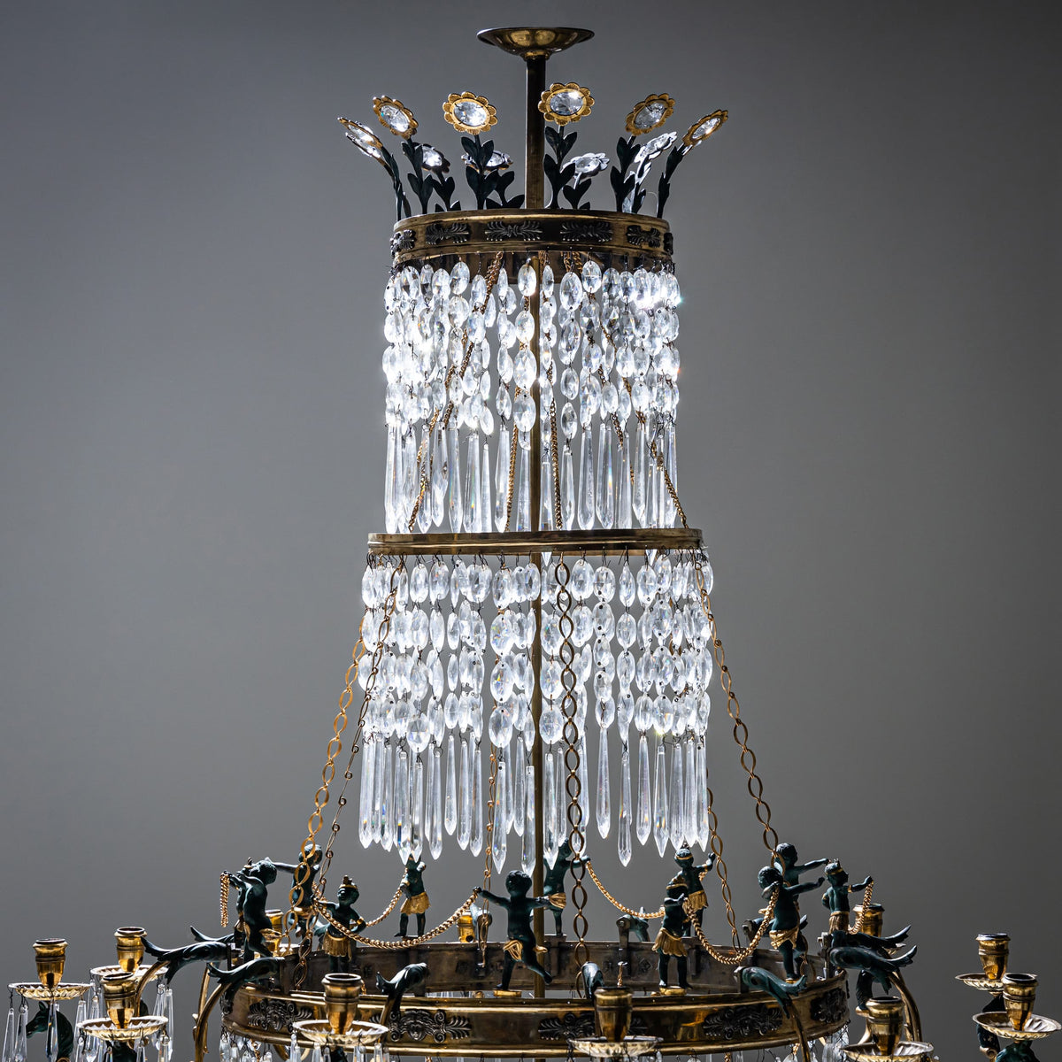 Kronleuchter mit figürlichem Dekor, um 1830