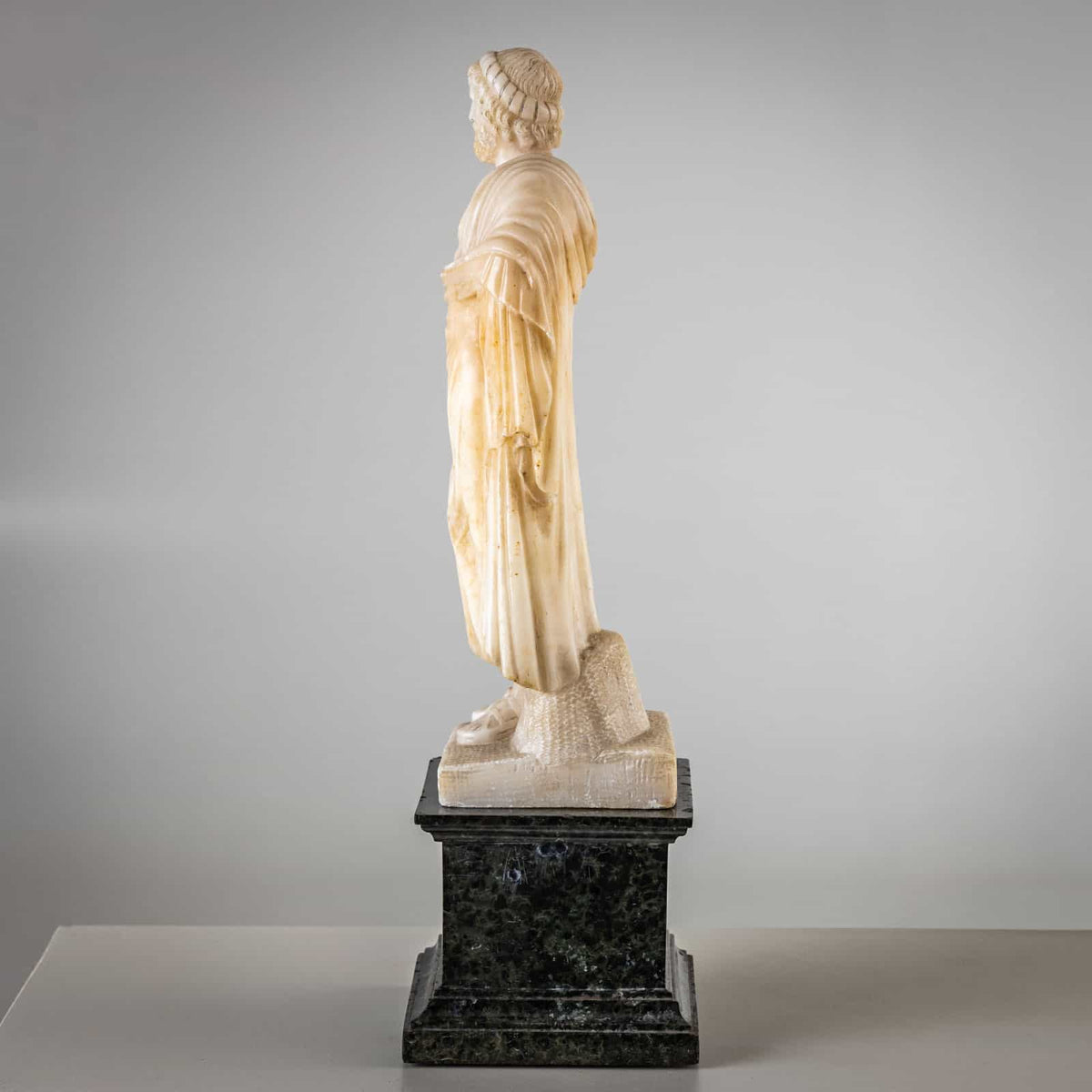 Pair of white Alabaster Sculptures, 2nd Half 19th Century
