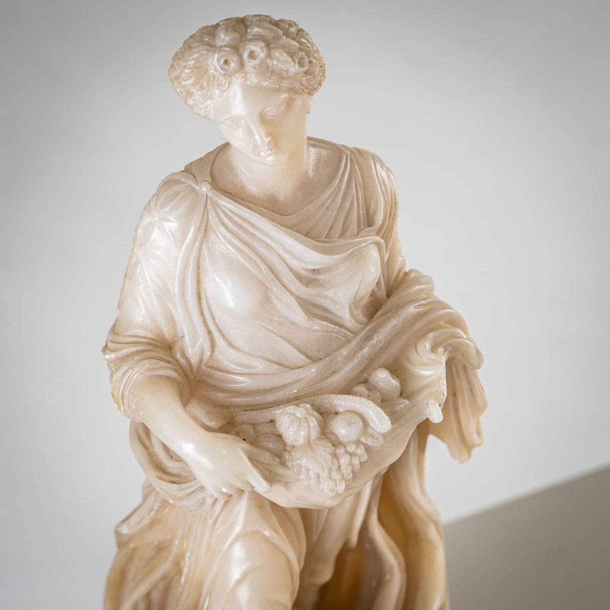 Pair of white Alabaster Sculptures, 2nd Half 19th Century