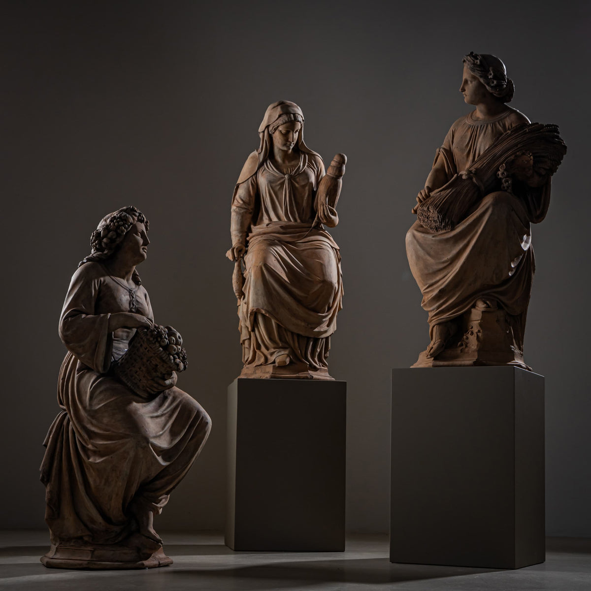 Sommer, Herbst und Winter – Terrakotta-Skulpturen, signiert und datiert Franz Melnitzky, 1855