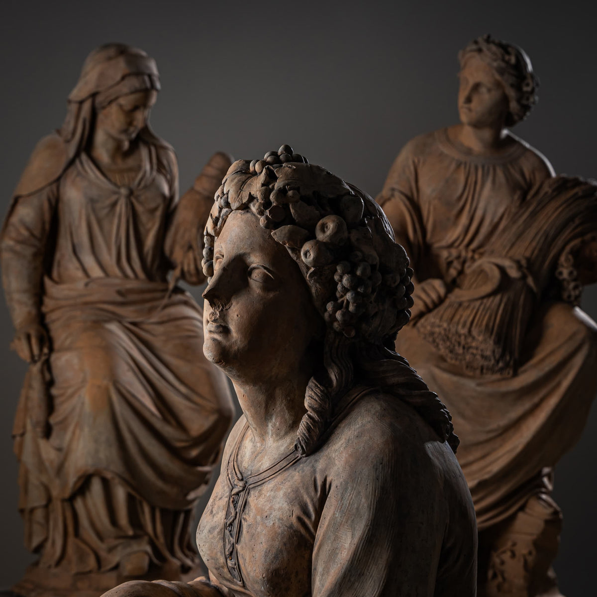 Sommer, Herbst und Winter – Terrakotta-Skulpturen, signiert und datiert Franz Melnitzky, 1855