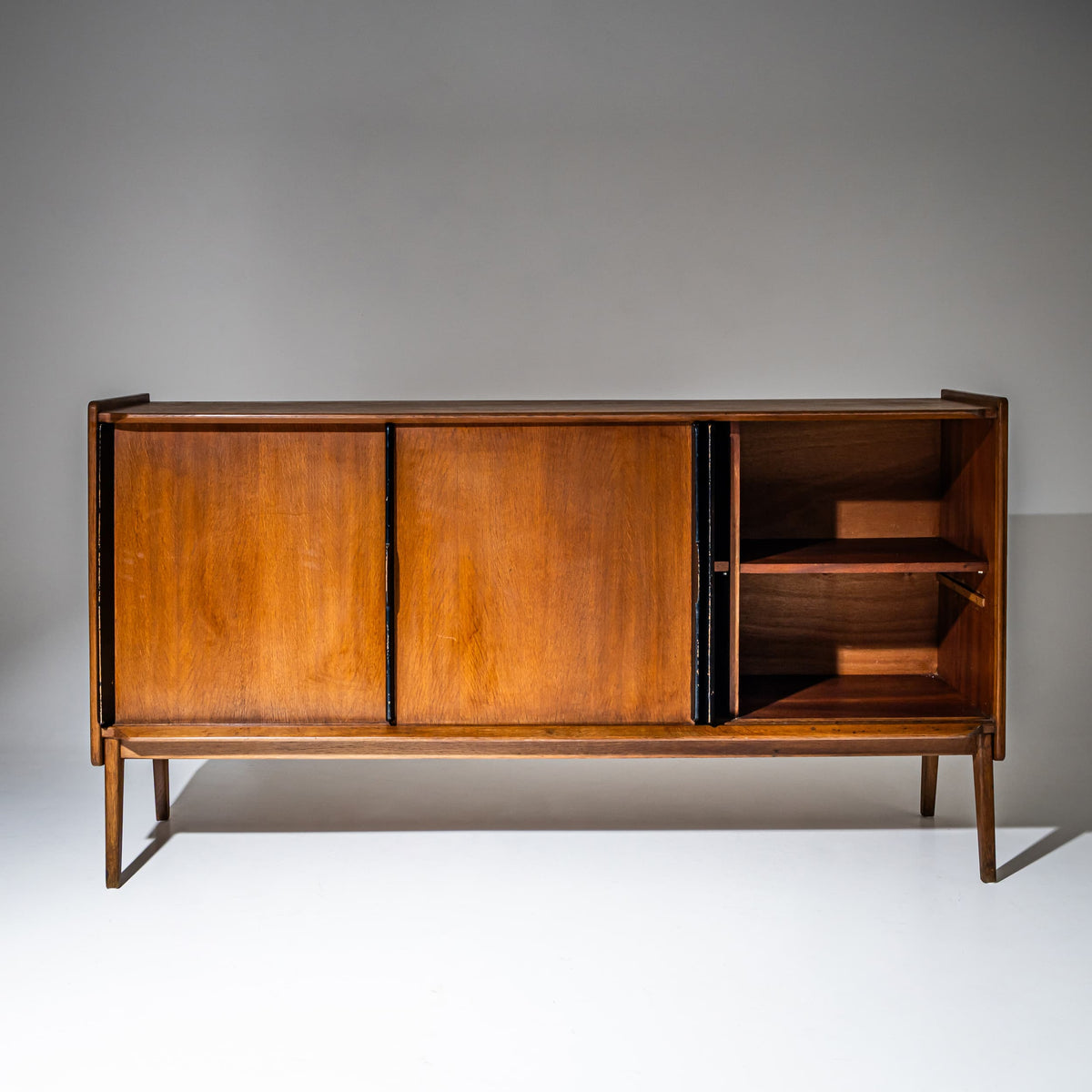 Sideboard aus Eiche von Roger Landault, Frankreich, 1960er Jahre