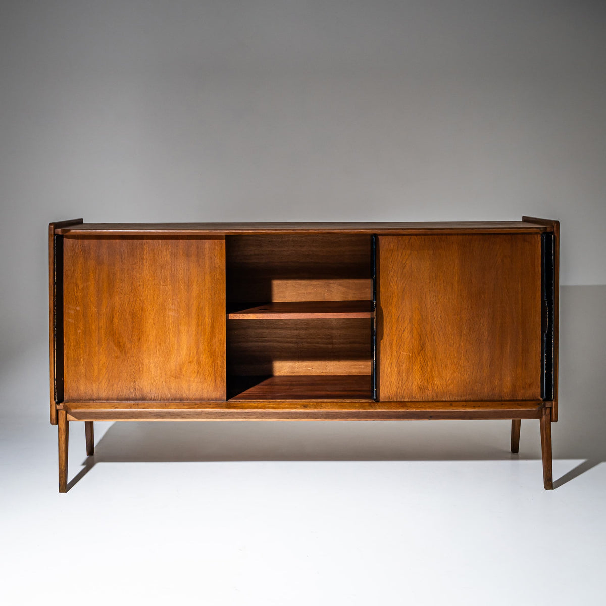 Sideboard aus Eiche von Roger Landault, Frankreich, 1960er Jahre