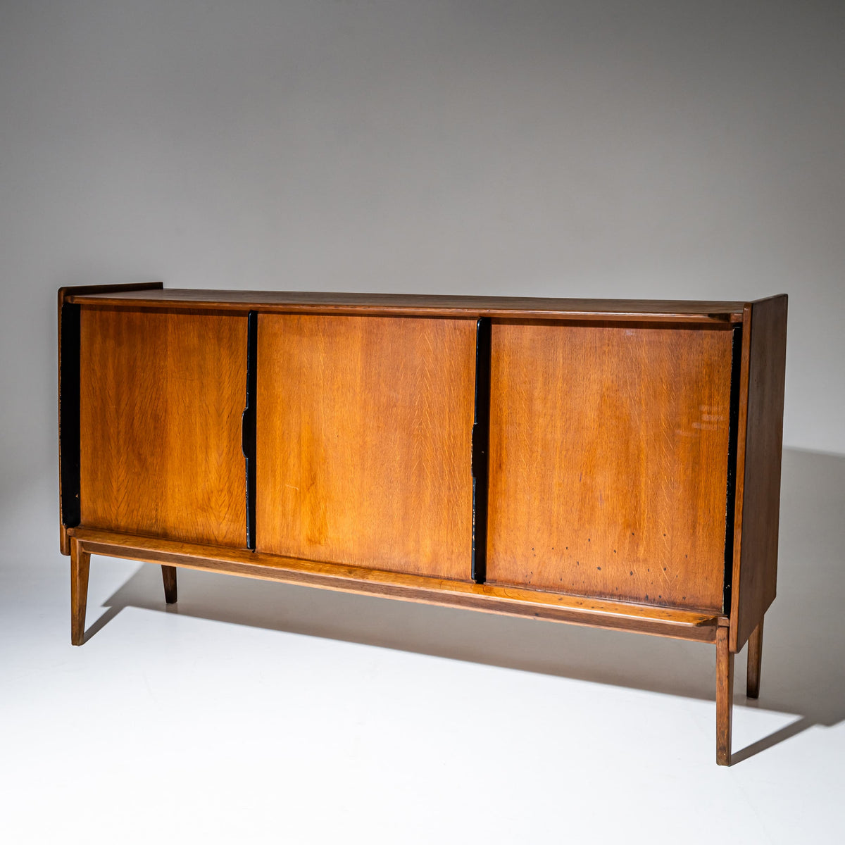 Sideboard aus Eiche von Roger Landault, Frankreich, 1960er Jahre
