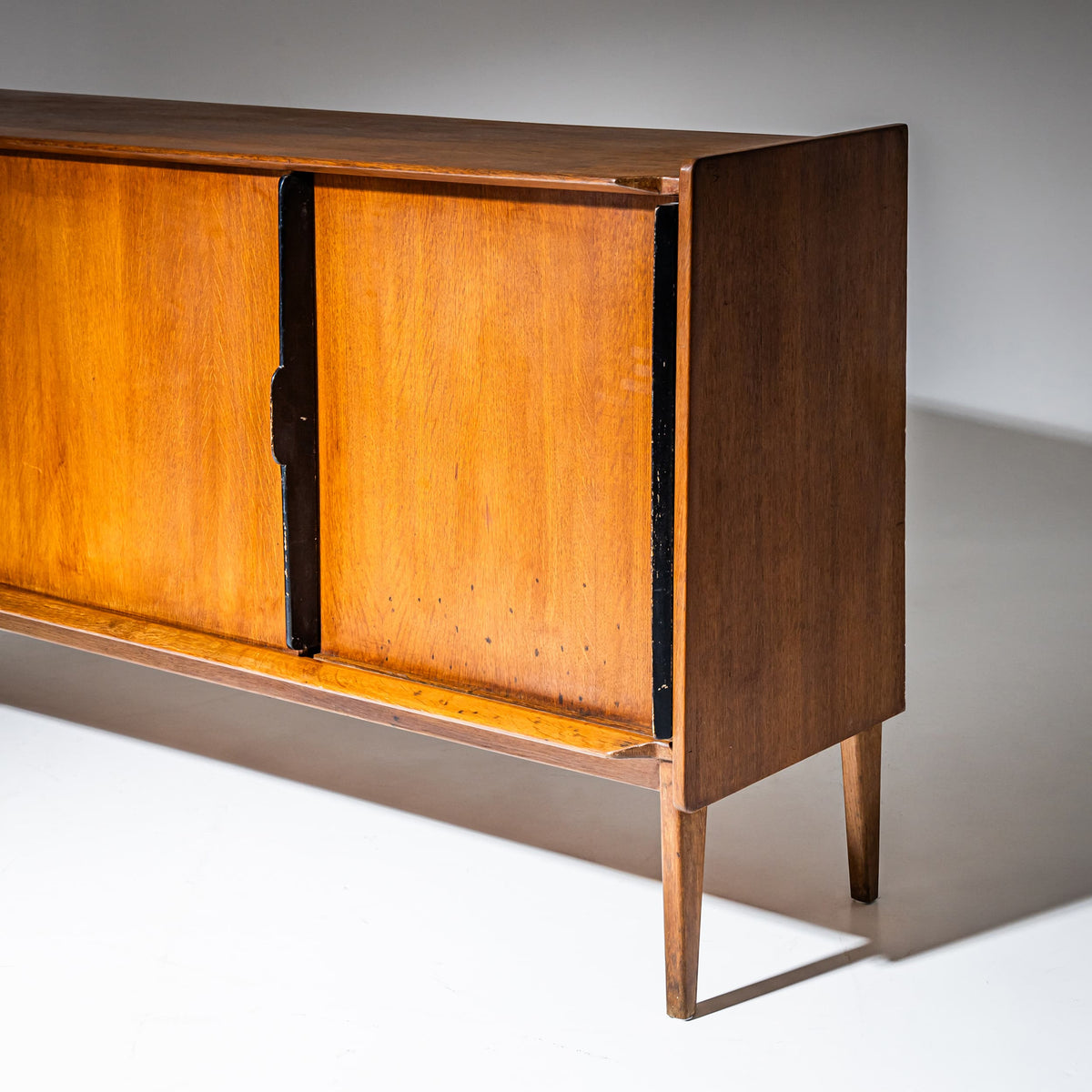 Sideboard aus Eiche von Roger Landault, Frankreich, 1960er Jahre