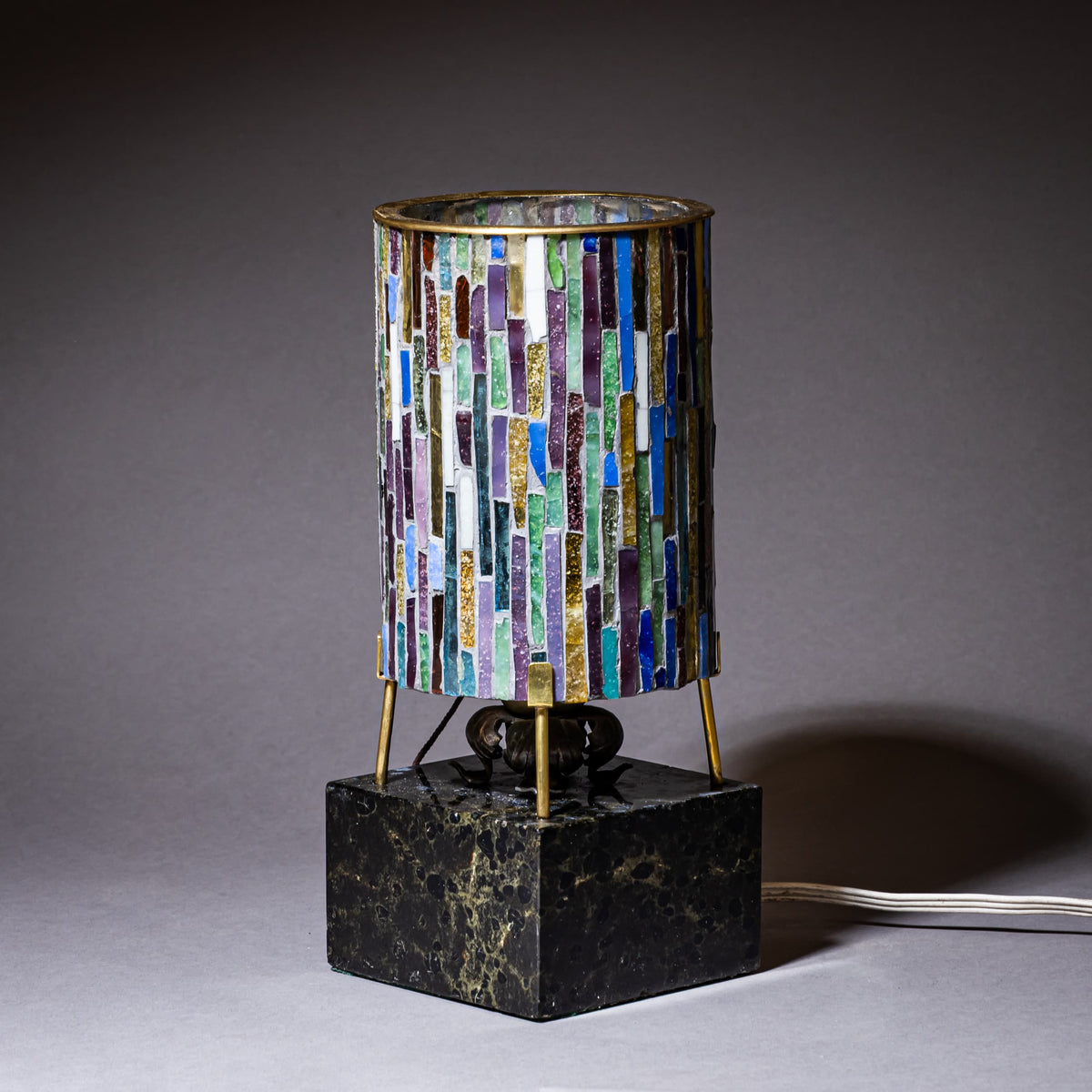 Kleine Tischlampe mit Glasschirm, Mitte 20. Jahrhundert