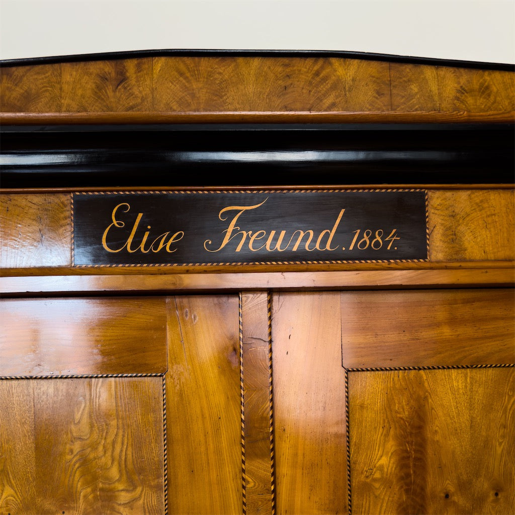 Großer Kleiderschrank im Biedermeier-Stil, datiert 1884