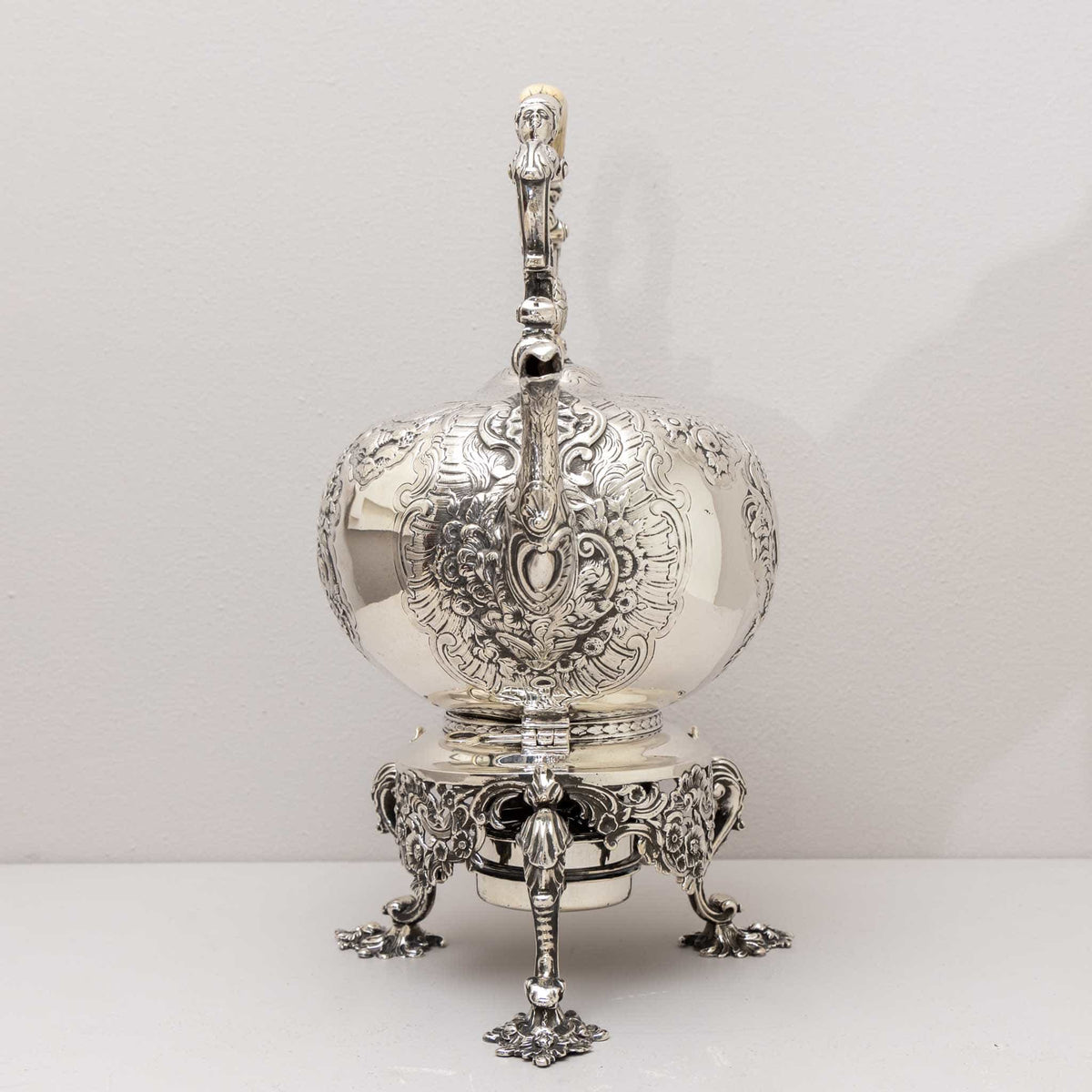 Large silver pot with teapot warmer, London 1741 / 1836