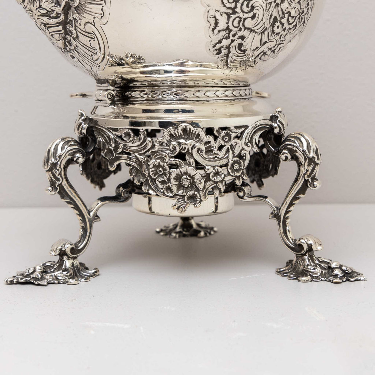 Large silver pot with teapot warmer, London 1741 / 1836