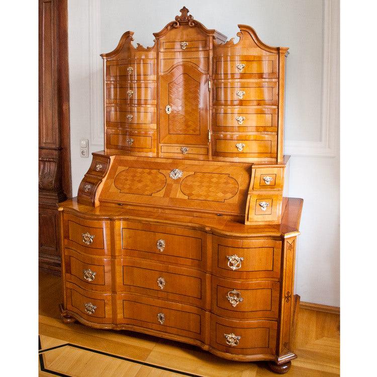 Baroque Secretaire à trois corps, 18th Century - Ehrl Fine Art & Antiques