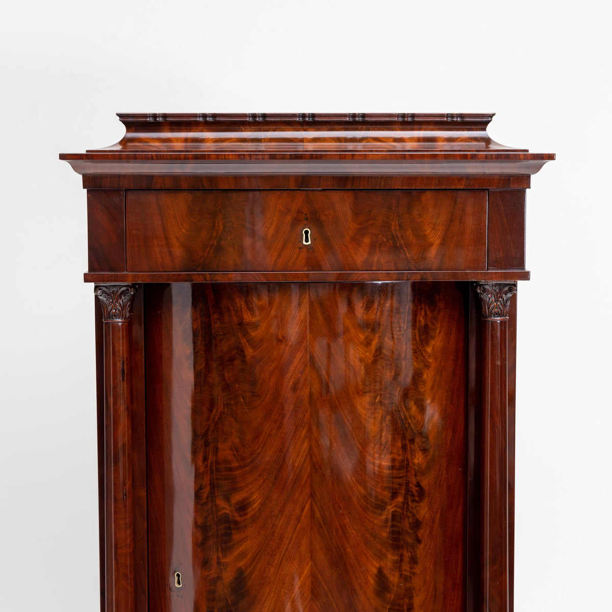 Biedermeier Pfeilerschrank, 1. Hälfte 19. Jahrhundert