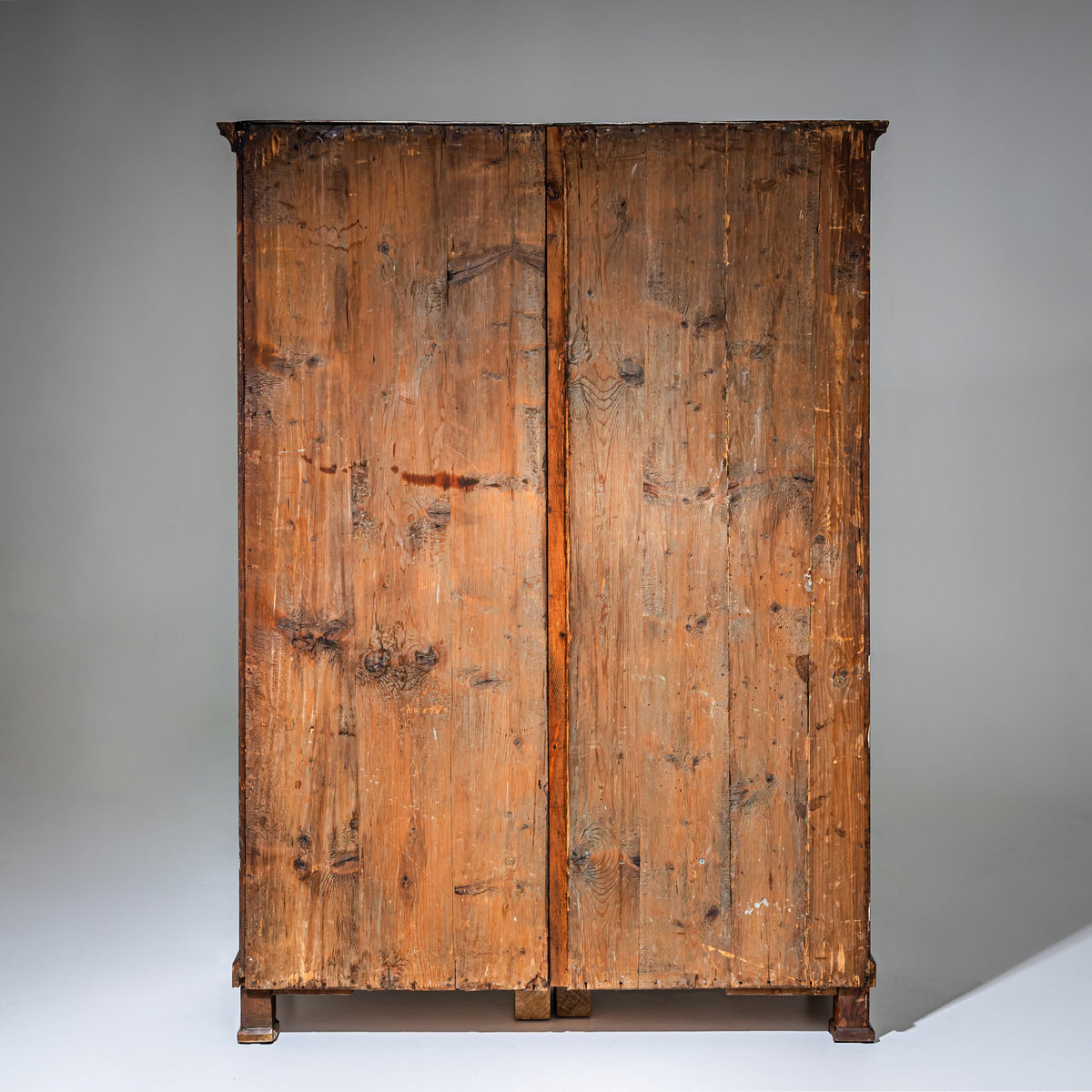 Biedermeier Schrank in Nussbaum, um 1830