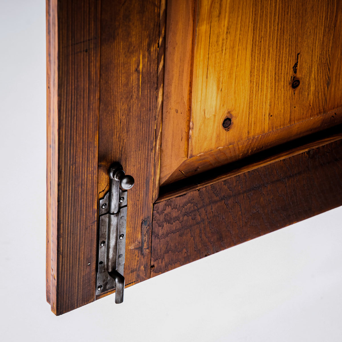 Biedermeier Schrank in Nussbaum, um 1830