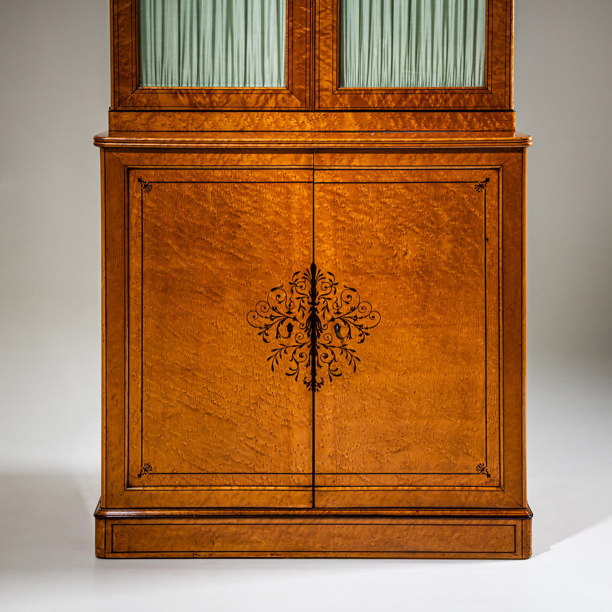 Charles-X Aufsatzvitrine, Frankreich, um 1830