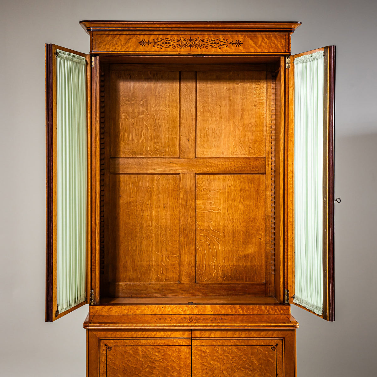 Charles-X Aufsatzvitrine, Frankreich, um 1830
