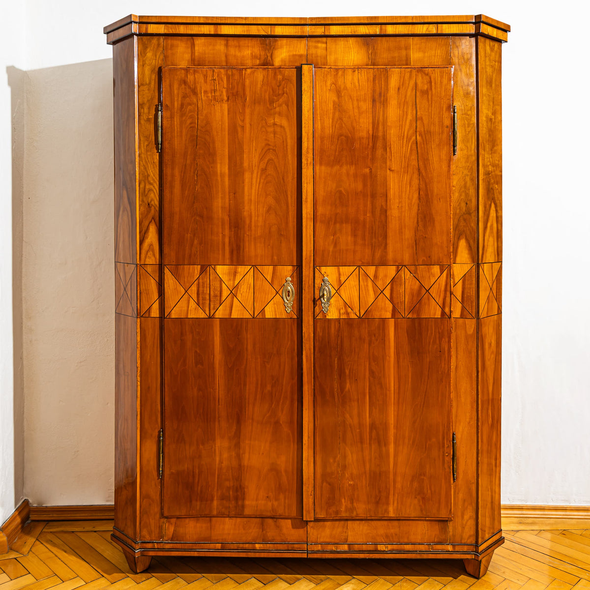 Biedermeier Schrank in Kirsche, Anfang 19. Jahrhundert