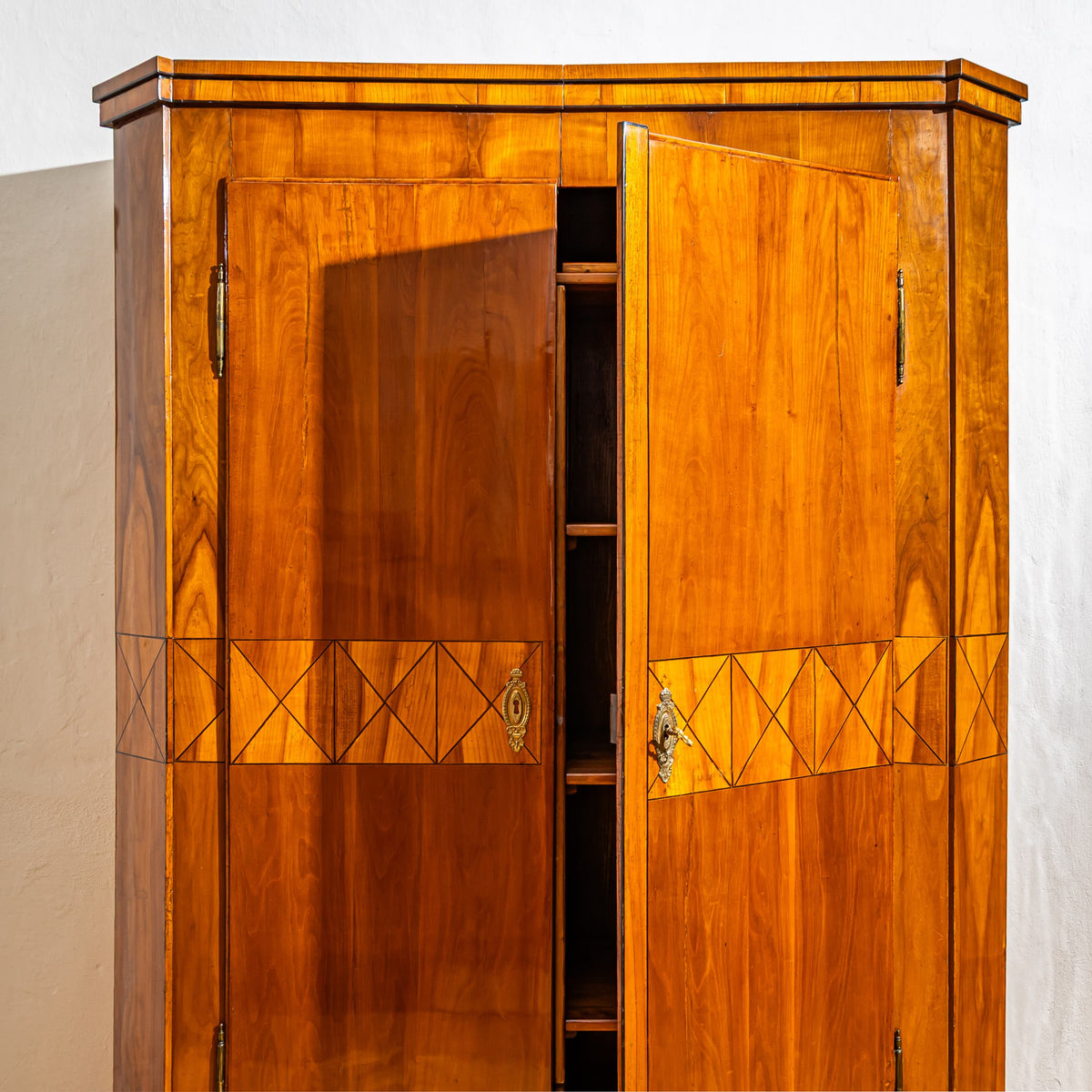 Biedermeier Schrank in Kirsche, Anfang 19. Jahrhundert