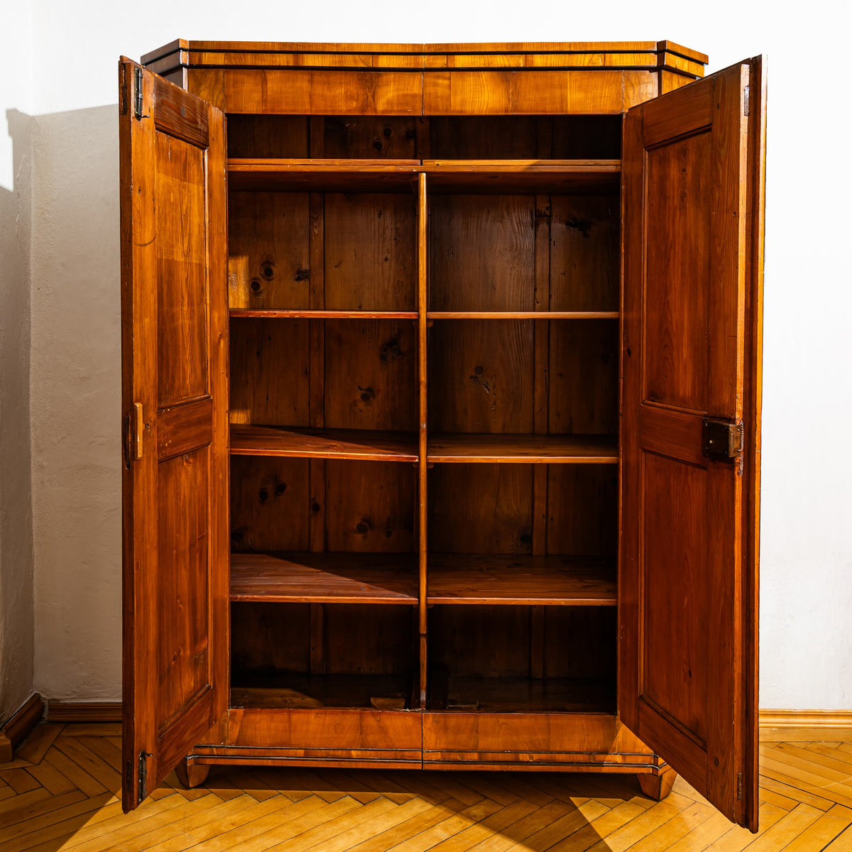 Biedermeier Schrank in Kirsche, Anfang 19. Jahrhundert