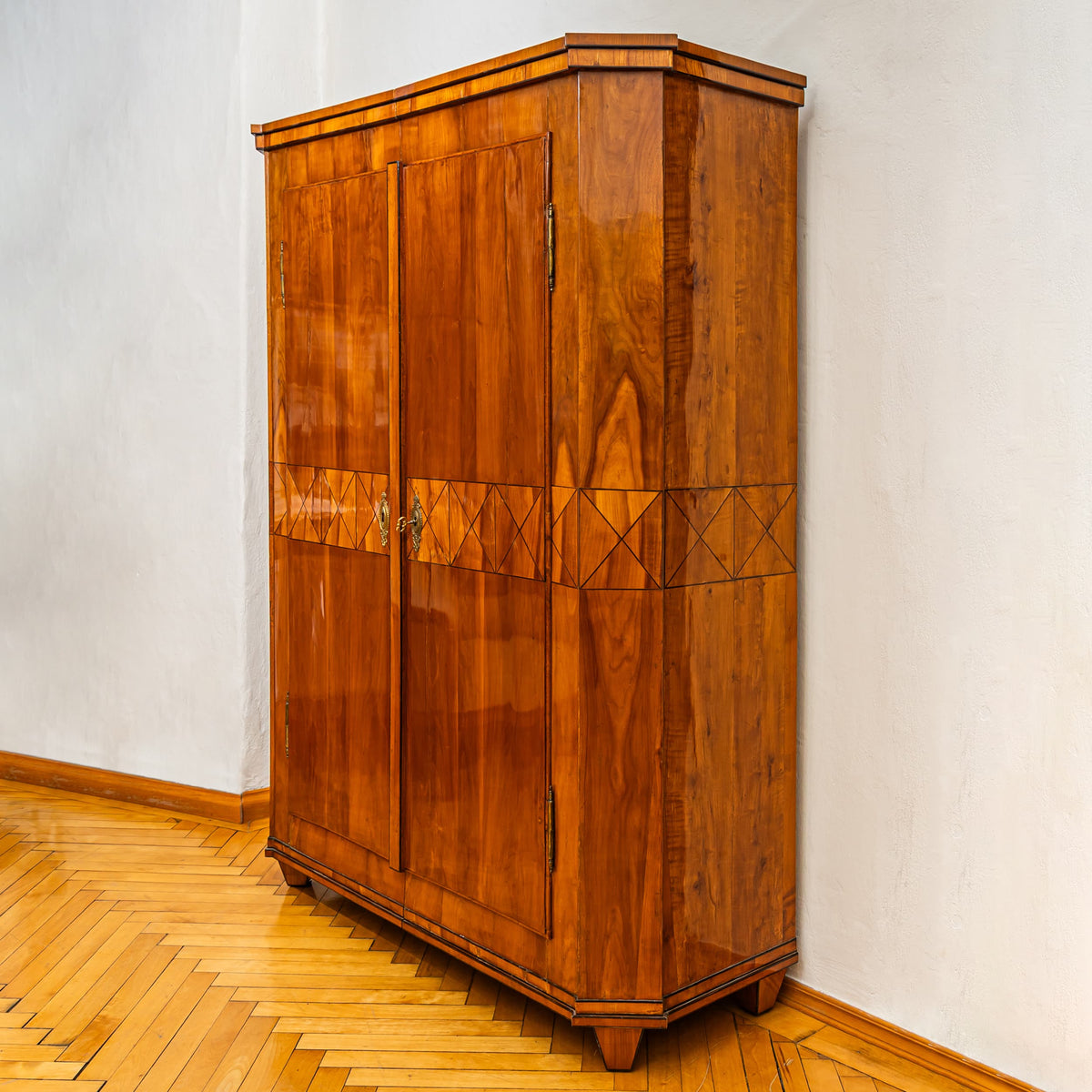 Biedermeier Schrank in Kirsche, Anfang 19. Jahrhundert